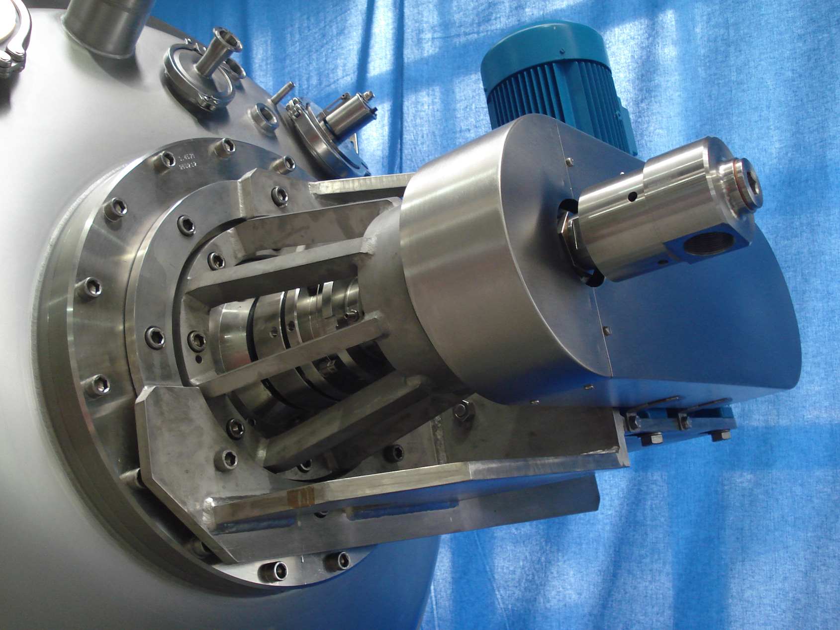 Bearing and mechanical seals